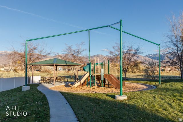 1281 S MOUNTAIN CREST DRIVE DR, Woods Cross, UT 84087