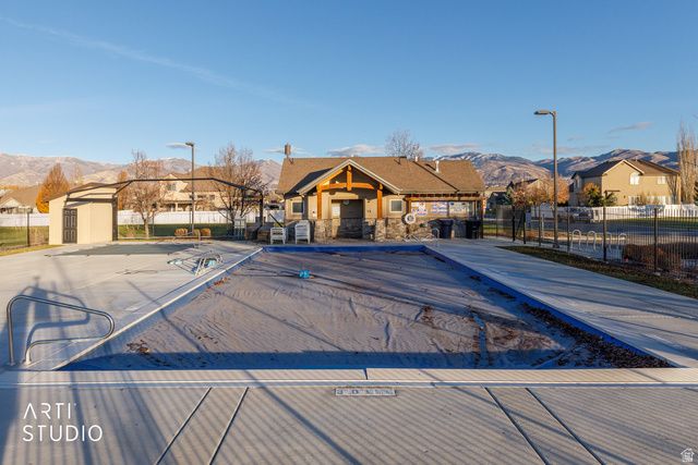 1281 S MOUNTAIN CREST DRIVE DR, Woods Cross, UT 84087