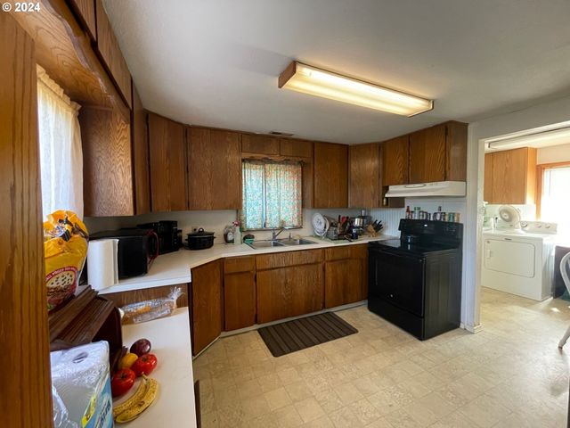 30140 Nw WEST UNION Rd, North Plains, OR 97133