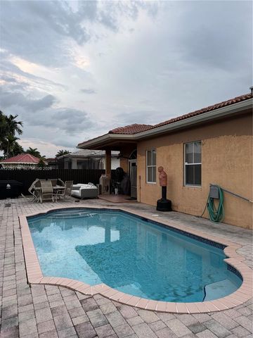 14863 SW 35th Ln, Miami, FL 33185