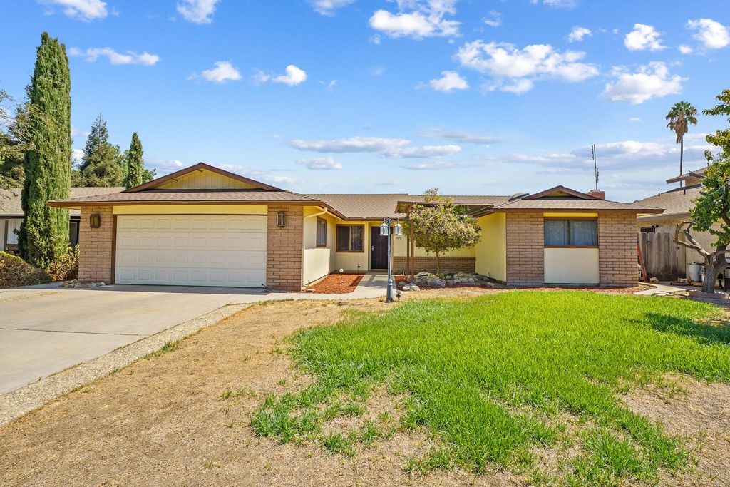 1076 N Beverly Street, Porterville, CA 93257