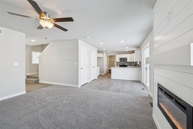 735 W Wright Road, Norwalk, IA 50211