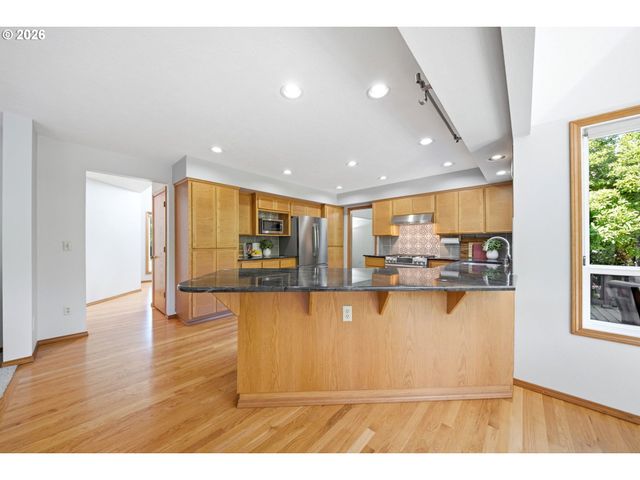 2647 Sw Sylvania Ter, Portland, OR 97219