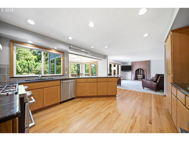 2647 Sw Sylvania Ter, Portland, OR 97219