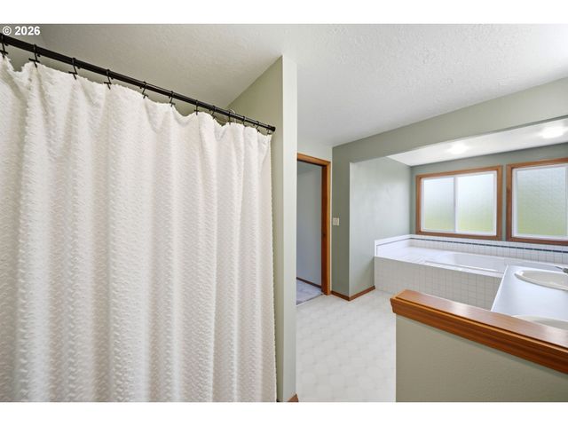 2647 Sw Sylvania Ter, Portland, OR 97219