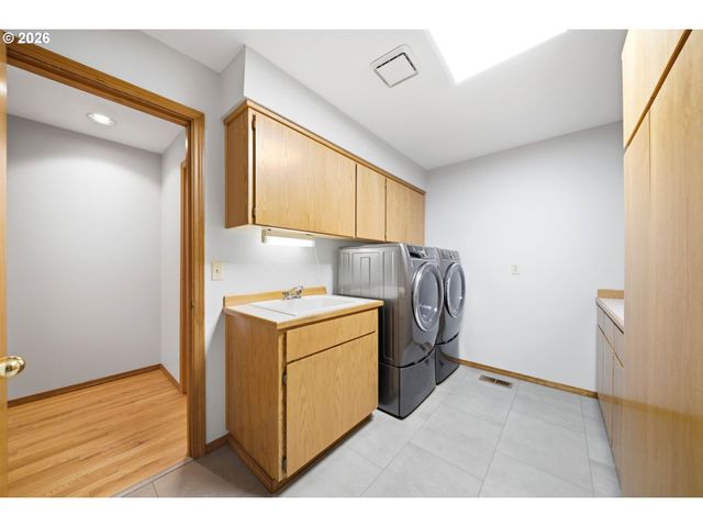 2647 Sw Sylvania Ter, Portland, OR 97219