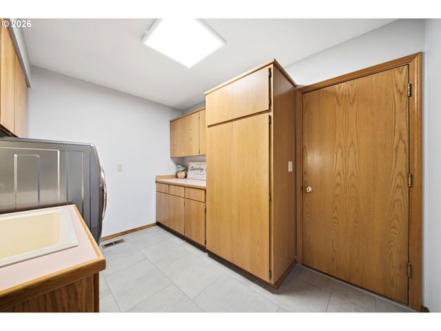 2647 Sw Sylvania Ter, Portland, OR 97219