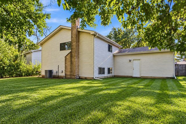1036 Foxworth Boulevard, Lombard, IL 60148