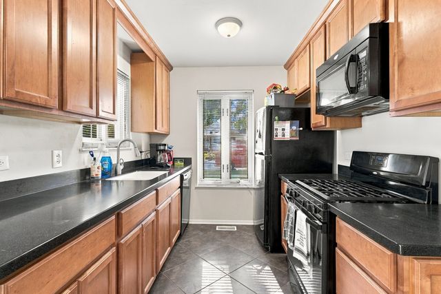 1036 Foxworth Boulevard, Lombard, IL 60148