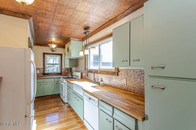 3547 Island Avenue, Toledo, OH 43614