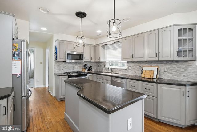 110 GWYNMONT DR, North Wales, PA 19454