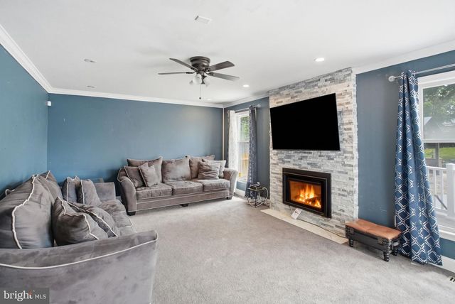 110 GWYNMONT DR, North Wales, PA 19454