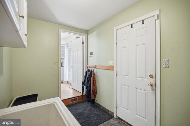 110 GWYNMONT DR, North Wales, PA 19454