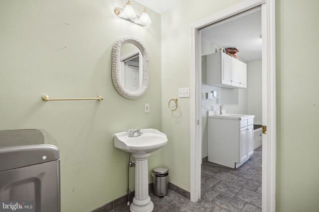 110 GWYNMONT DR, North Wales, PA 19454