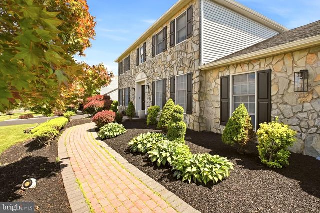 110 GWYNMONT DR, North Wales, PA 19454