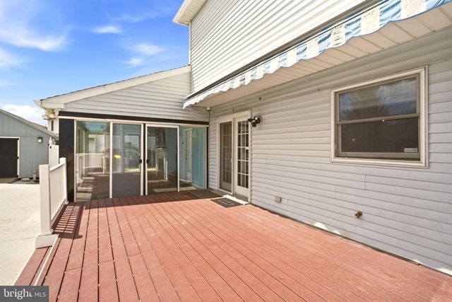 110 GWYNMONT DR, North Wales, PA 19454