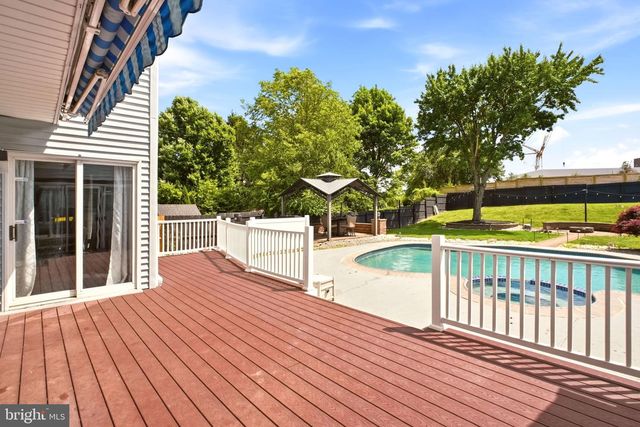 110 GWYNMONT DR, North Wales, PA 19454