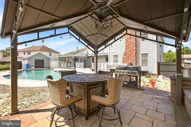 110 GWYNMONT DR, North Wales, PA 19454