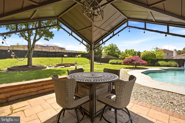 110 GWYNMONT DR, North Wales, PA 19454