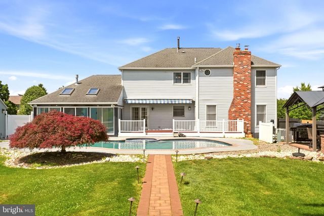 110 GWYNMONT DR, North Wales, PA 19454