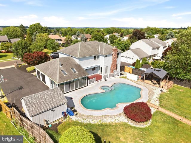 110 GWYNMONT DR, North Wales, PA 19454