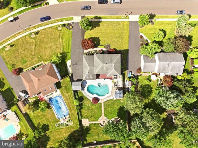 110 GWYNMONT DR, North Wales, PA 19454