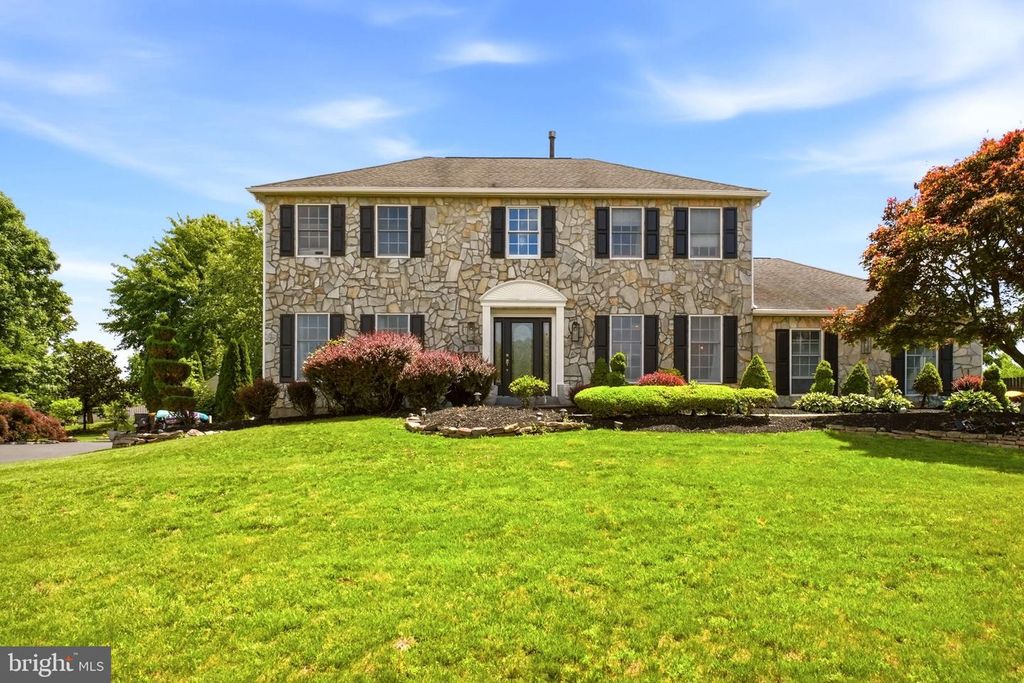 110 GWYNMONT DR, North Wales, PA 19454