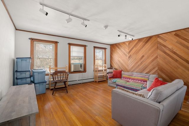 204 School St, Watertown, MA 02472