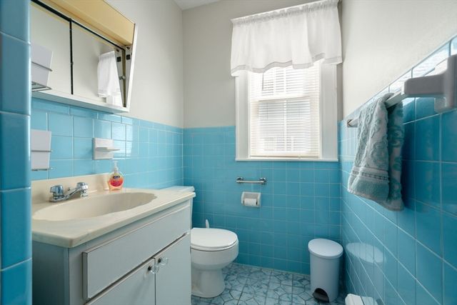 204 School St, Watertown, MA 02472