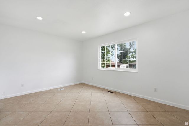 8375 W WESTERN DR, Magna, UT 84044