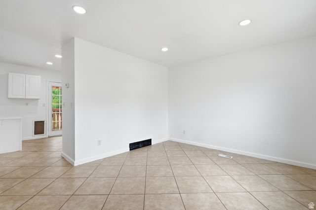 8375 W WESTERN DR, Magna, UT 84044