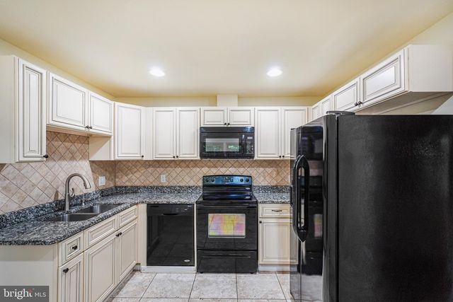 5 DELAHAY DR, Fredericksburg, VA 22401