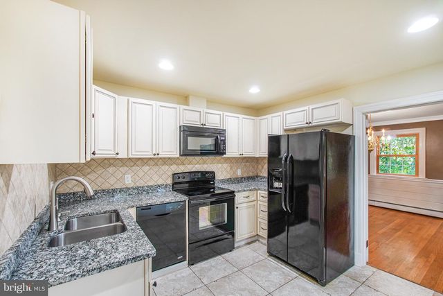 5 DELAHAY DR, Fredericksburg, VA 22401