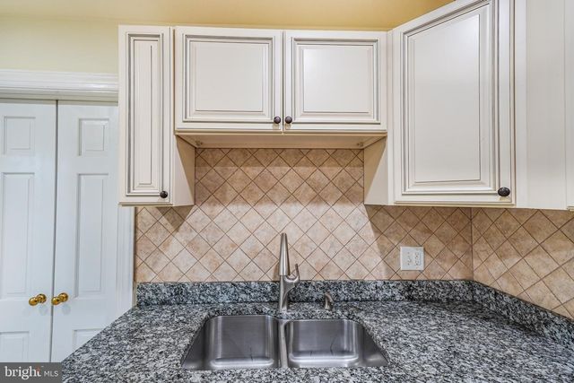 5 DELAHAY DR, Fredericksburg, VA 22401