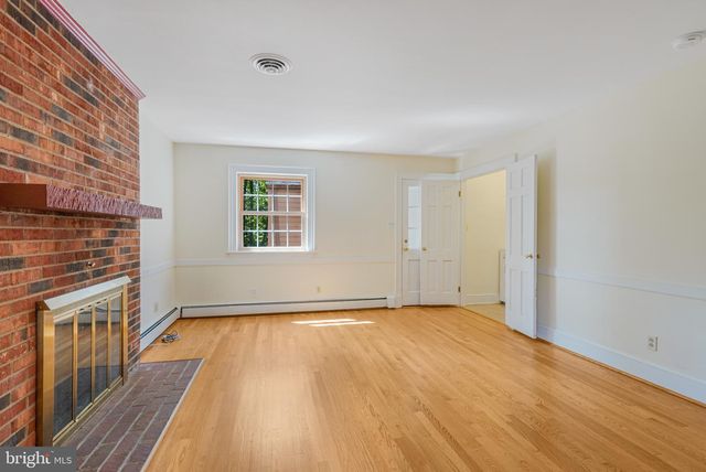 5 DELAHAY DR, Fredericksburg, VA 22401