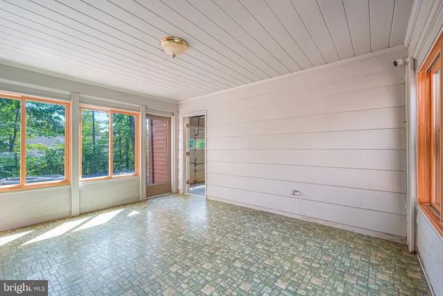 5 DELAHAY DR, Fredericksburg, VA 22401