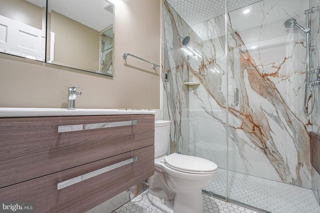5 DELAHAY DR, Fredericksburg, VA 22401