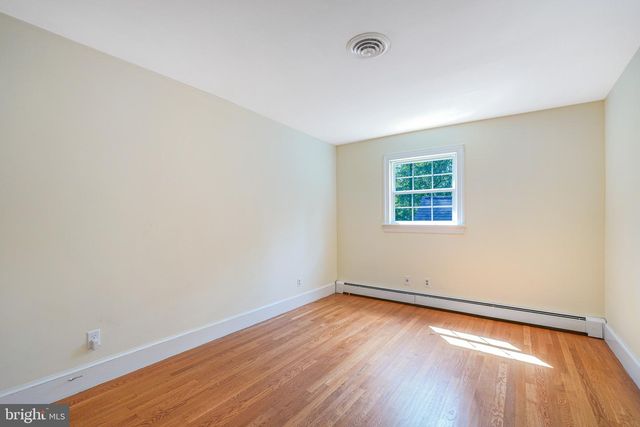 5 DELAHAY DR, Fredericksburg, VA 22401