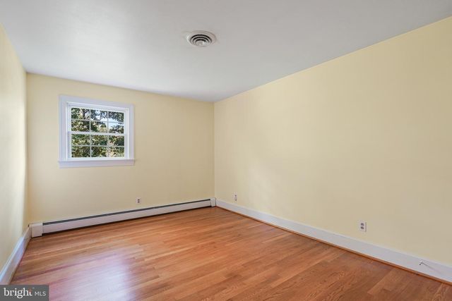 5 DELAHAY DR, Fredericksburg, VA 22401