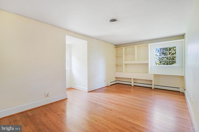 5 DELAHAY DR, Fredericksburg, VA 22401