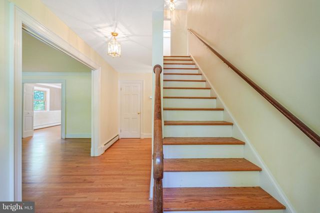 5 DELAHAY DR, Fredericksburg, VA 22401