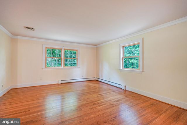 5 DELAHAY DR, Fredericksburg, VA 22401