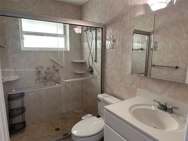 28 SE 4th St, Dania Beach, FL 33004