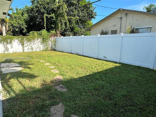 28 SE 4th St, Dania Beach, FL 33004