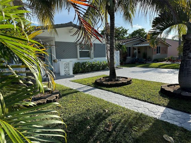 28 SE 4th St, Dania Beach, FL 33004