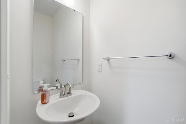1236 Sinclair Drive, Maineville, OH 45039