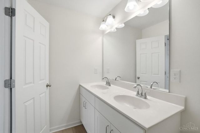 1236 Sinclair Drive, Maineville, OH 45039