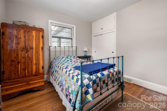 2911 Enfield Road, Charlotte, NC 28205