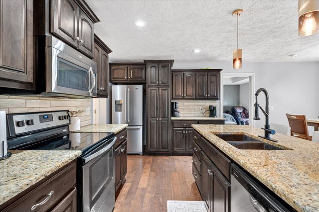 4544 Somerset Drive, Battlefield, MO 65619