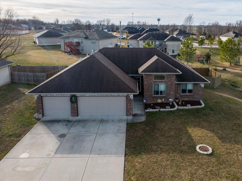 4544 Somerset Drive, Battlefield, MO 65619